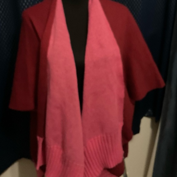 NWT On 34th Wine and Pink Reversible Sweater Shrug. Size OS - Picture 3 of 5